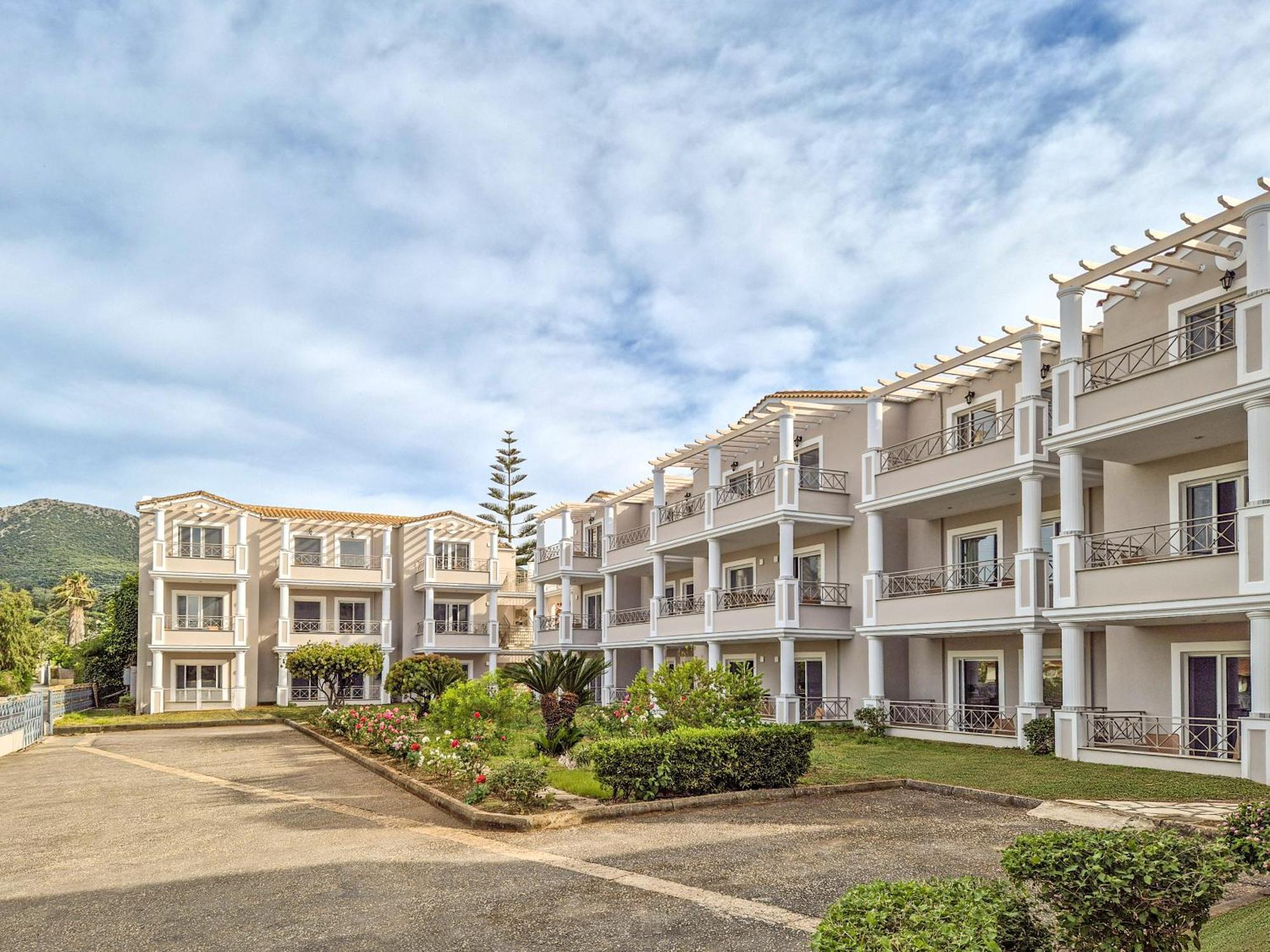 Thinalos Aparthotel Acharavi  Luaran gambar